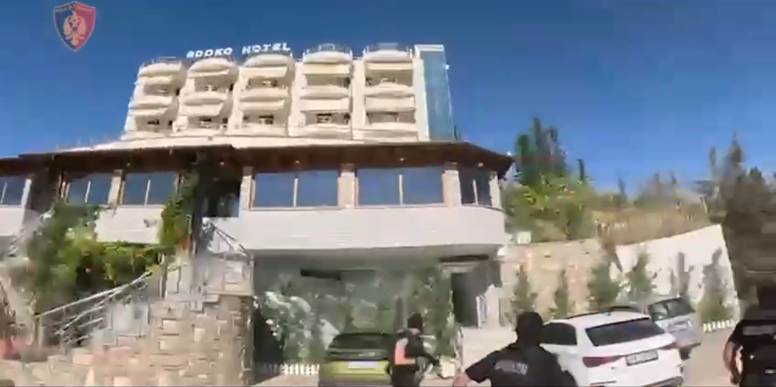 VIDEO/ Arrestohet në një hotel në Orikum, Florian Serjani (Mamo), në pranga edhe 3 miqtë e tij