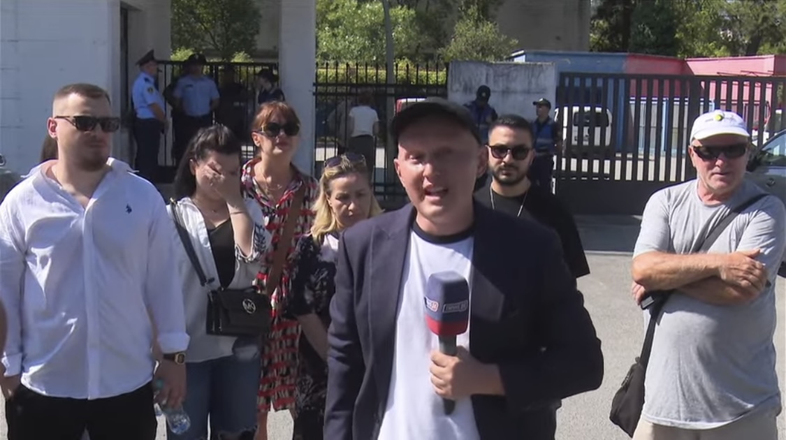 Qeveria rrëmben zyrat e news24 e Balkanweb, fik sinjalin e televizionit