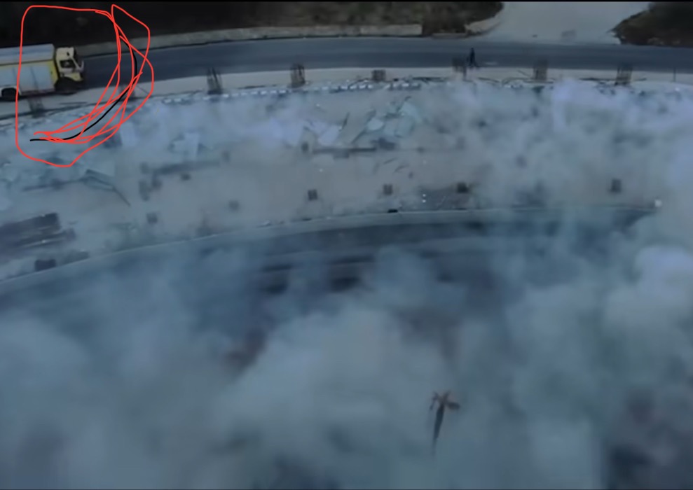 Shpërthimi i kontrolluar i pallatit gati shkakton incident të rëndë