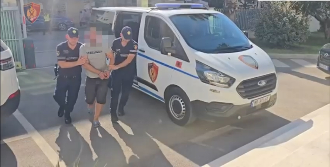 DURRËS/ E goditi me gur në kokë, përfundon rëndë në spital