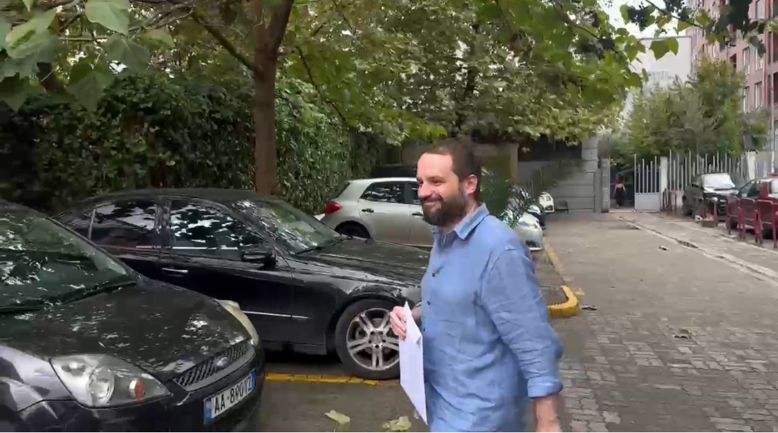 Arbër Veliaj rikthehet në SPAK me një zarf në dorë. A do hetohet One për shtrirjen e fibrave optike në Tiranë me punonjësit e bashkisë