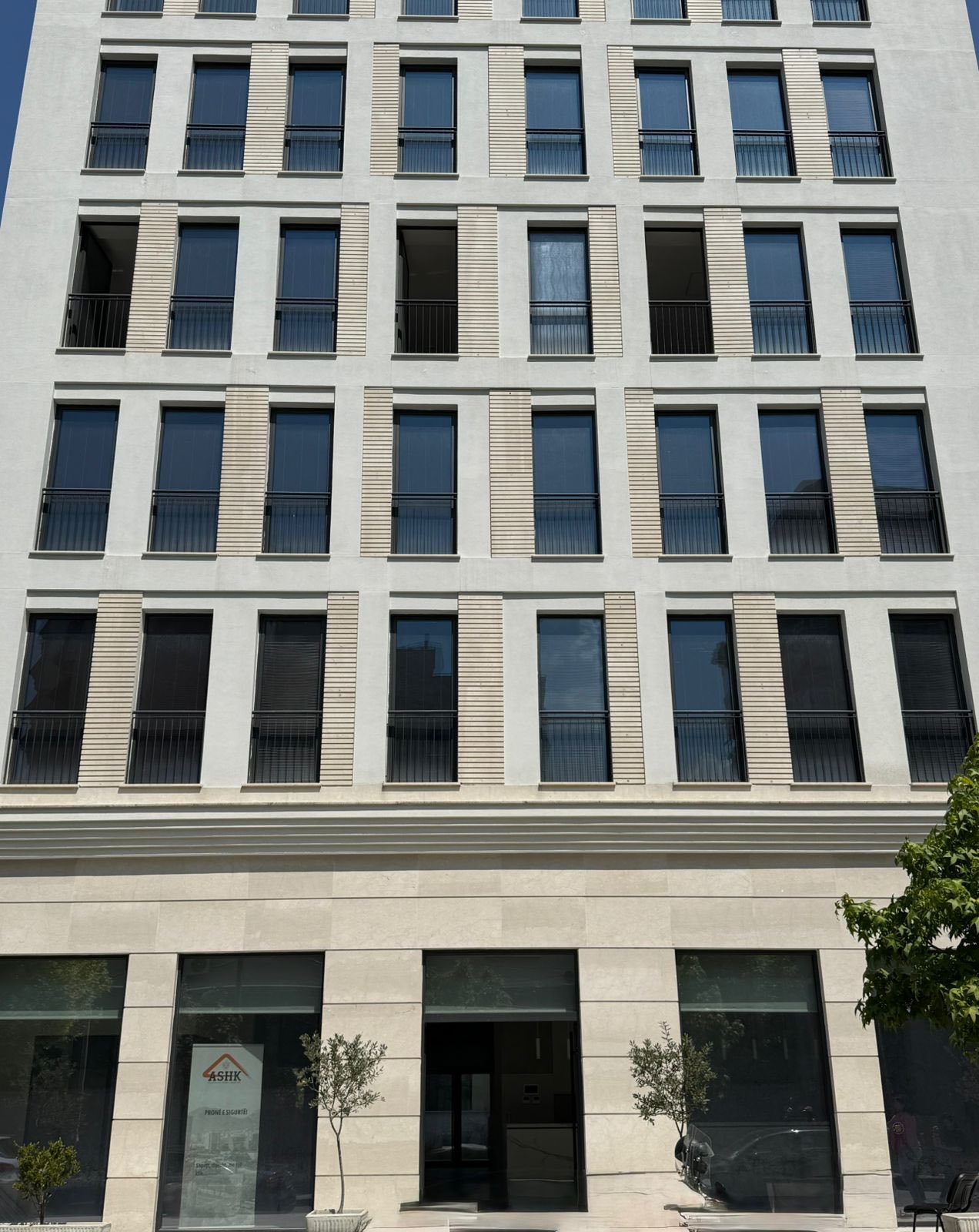 Rama sulmon gjykatësin për pallatin pa leje ku strehohet kadastra: Njohu ndërtimin e paligjshëm. Asnjë fjalë për ata që nuk e panë pallatin