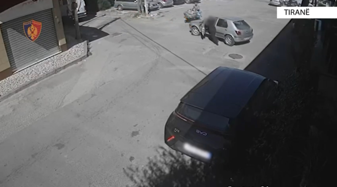 VIDEO/ Vjedhje perfekt e makinës, vetëm me lirim frenash dhe shtyrje