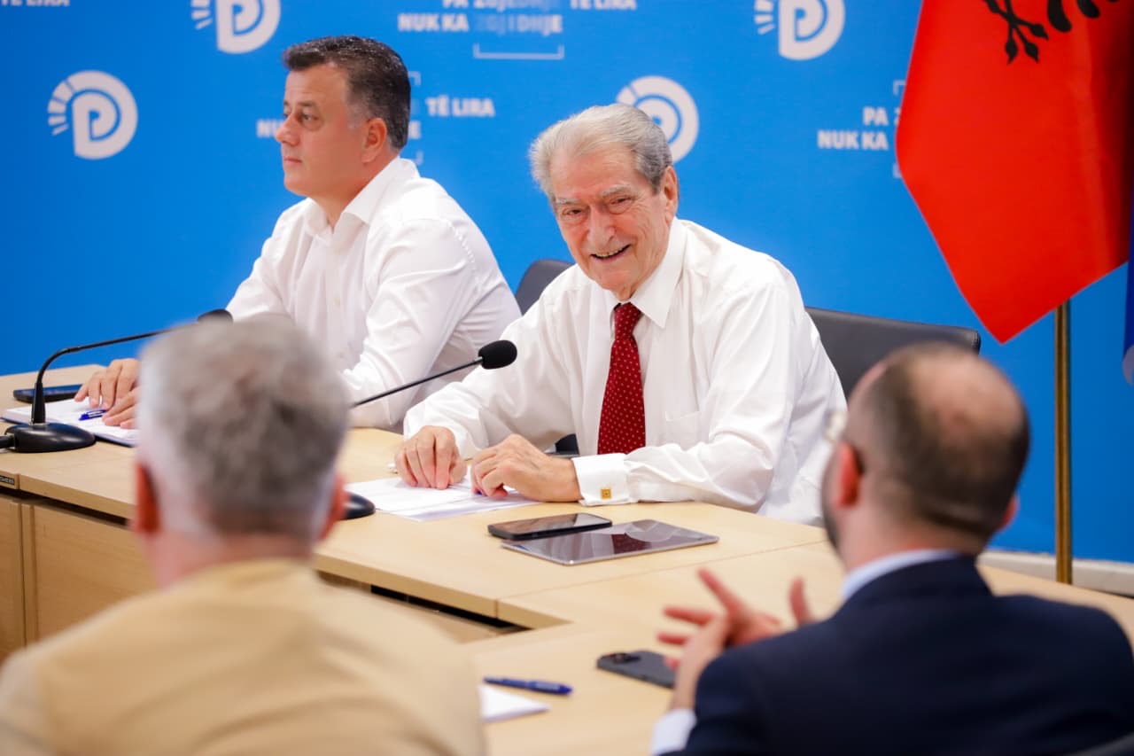 Gazment Bardhi rizgjidhet në krye të grupit parlamentar të PD, Gjekmarkaj n/kryetar Kuvendi