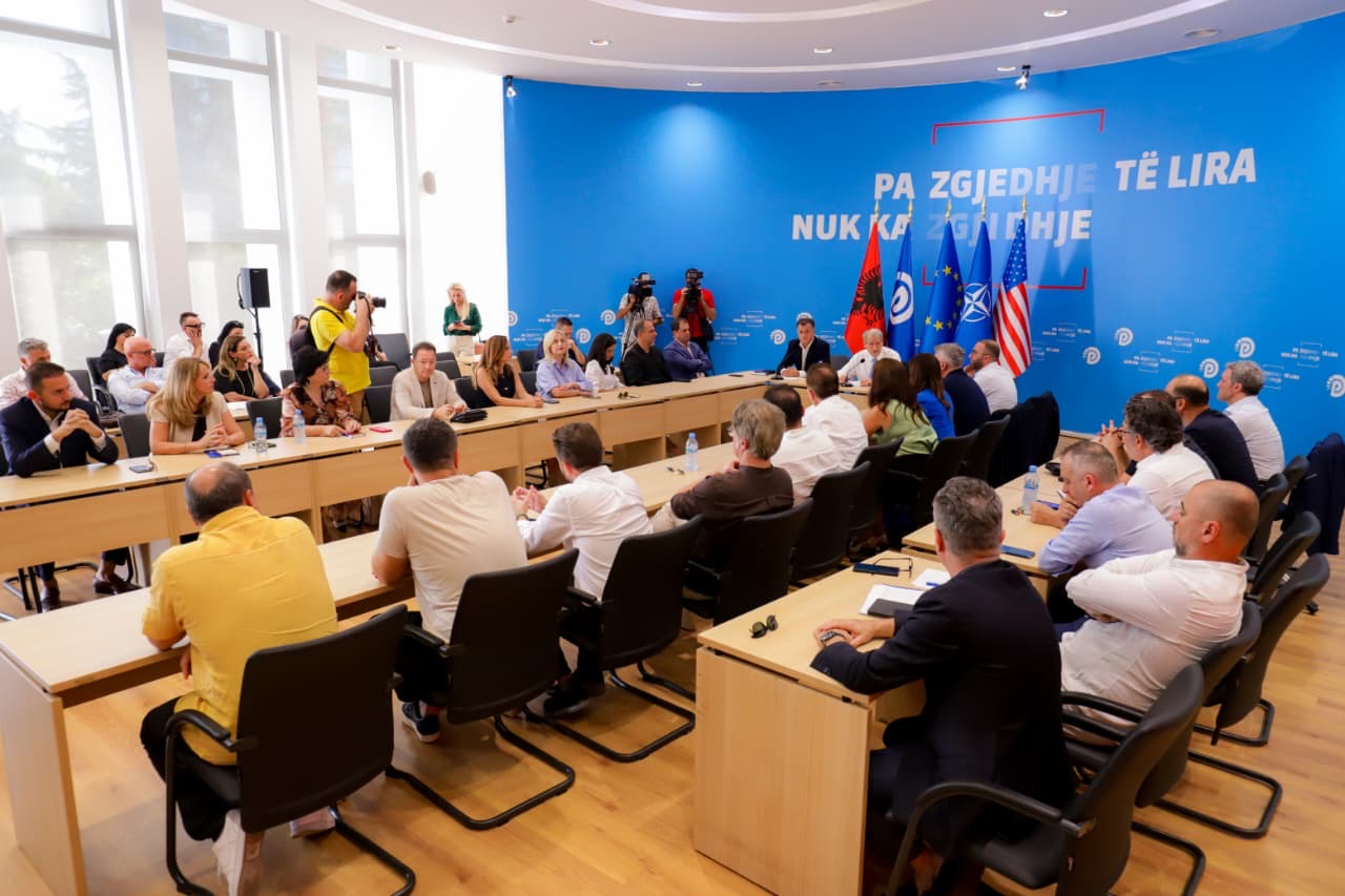 “90 përqind e audiencës dhe hapësirës mediatike kontrollohet nga qeveria”