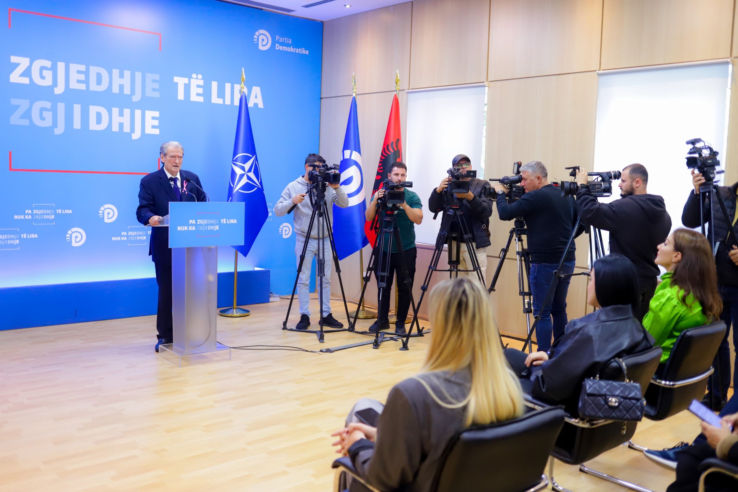 Berisha nxjerr shifrat e aeroportit të Vlorës, do paguhet 10 vjet për biletat e pashitura