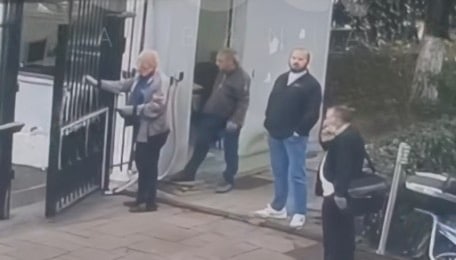 Dalin pamjet e arrestimit të Elvis Shkambit, thërret policët ta arrestojnë