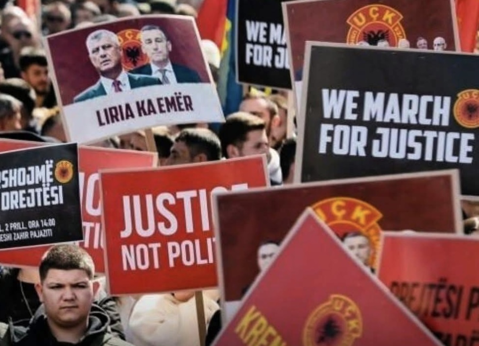 Protestë masive në Tiranë në mbështetje të ish komandantëve kryesorë të UÇK-së në Hagë