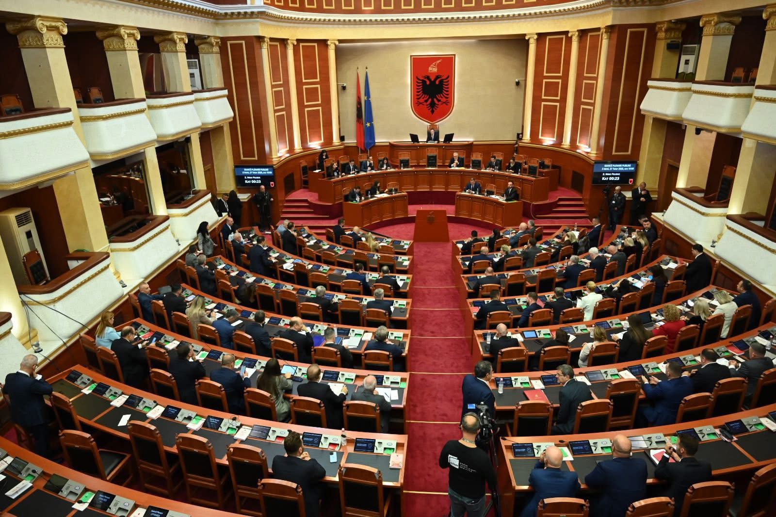Mazhoranca rrëzon dy komisionet hetimore të kërkuara nga opozita. Rikthehet tensioni në Parlament