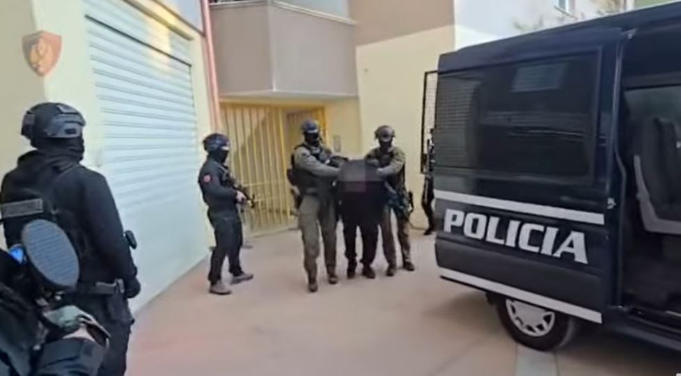 Pamjet, momenti i arrestimit të Aldo Avdylajt tek Liqeni i Thatë në Tiranë