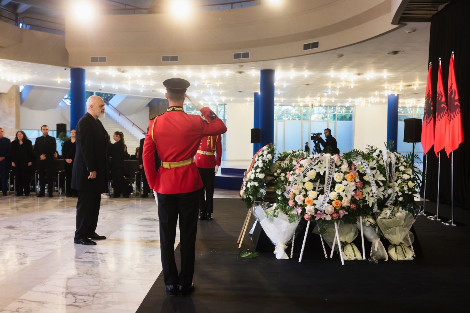 Përcillet me nderime nga Pallati i Kongreseve, gjyqtari Astrit Kalaja