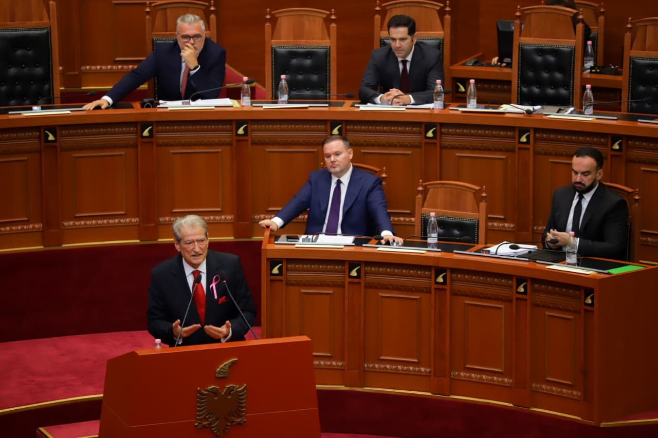 Kuvendi ndalon pyetjet për krerët e drejtësisë, Berisha: Po bëni një gabim historik duke na hequr të drejtën për të pyetur!