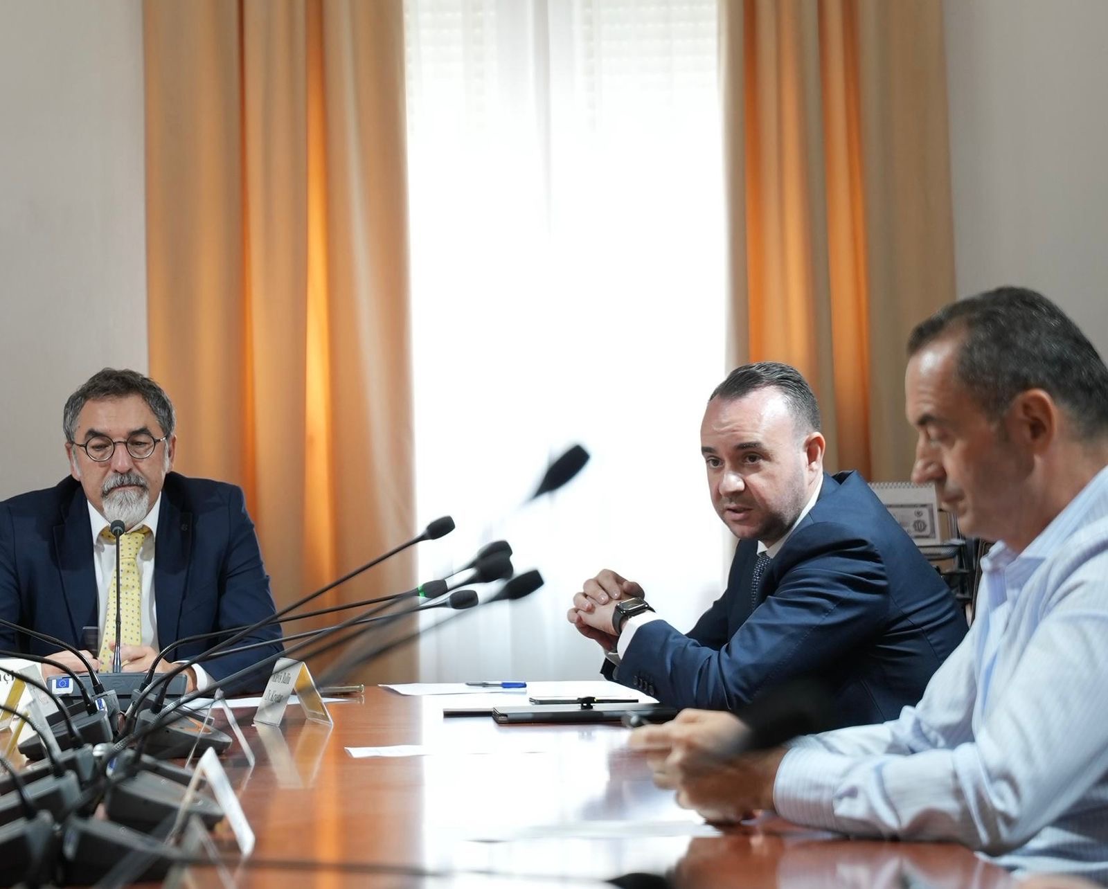 Balliu i hedh në fytyrë dosjen “Metamorfiza”: “Ju dekonspironi operacionet për t’i mbrojtur bandat”