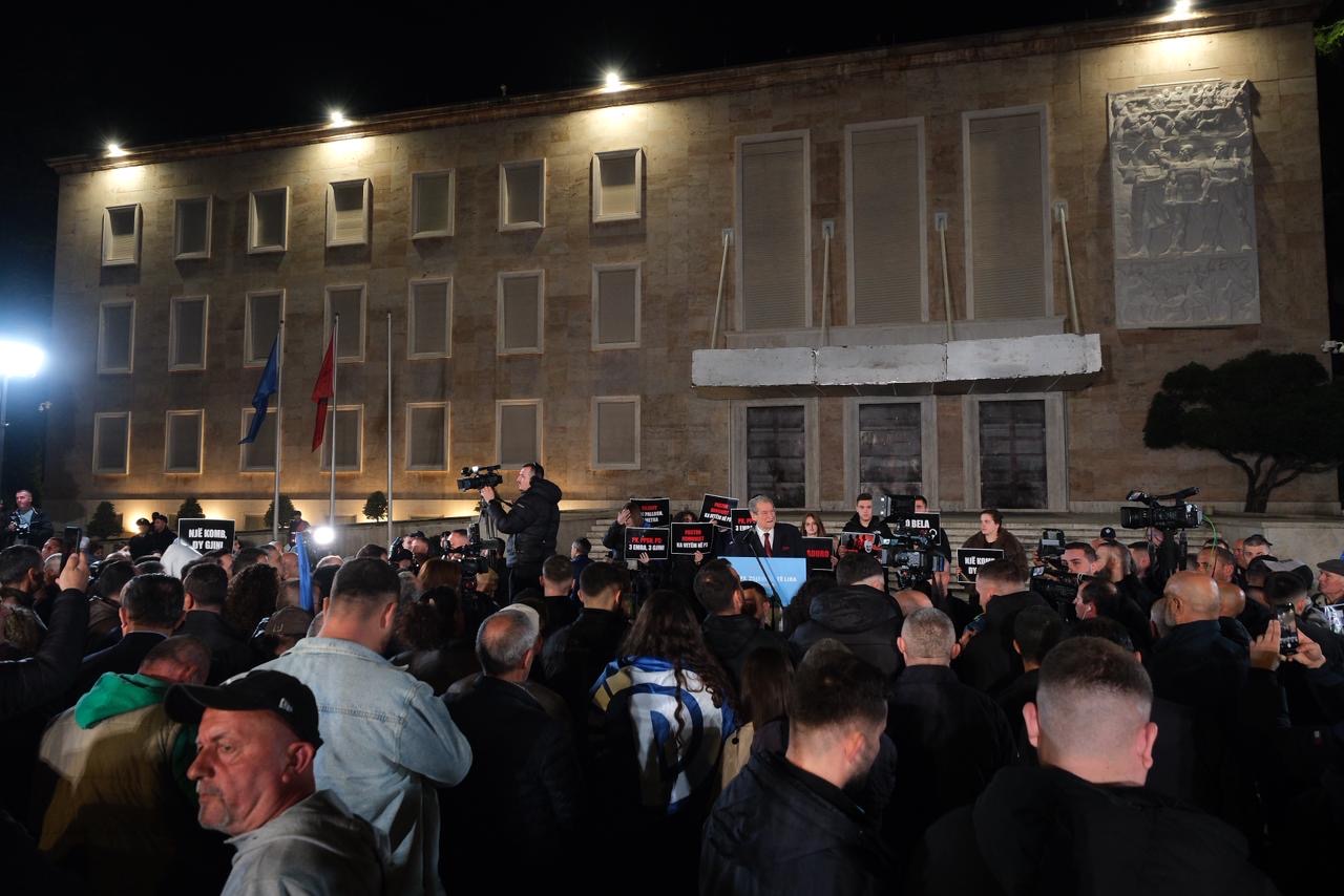 Nis foltorja e opozitës para zyrës së Ramës e Ballukit, modeli i ngjashëm me protestat ndaj Veliajt