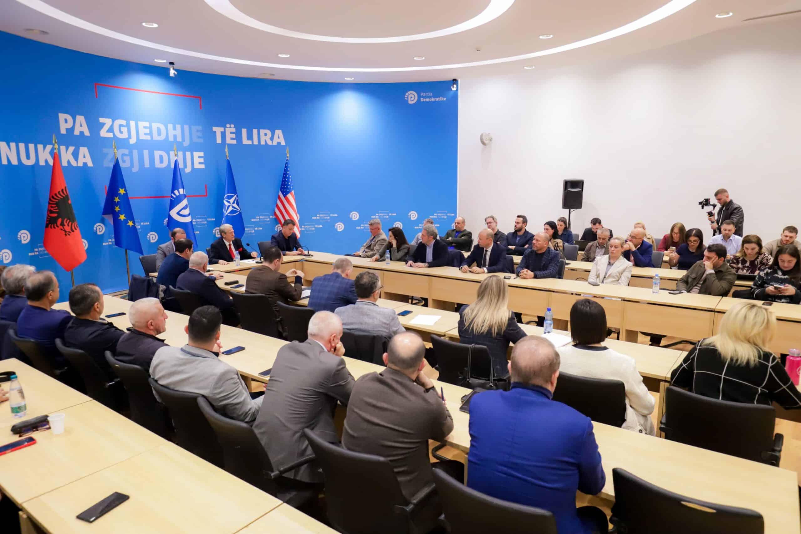 “Pasi Gjiknuri e Ahmetaj refuzuan të firmosin, ai u tha se ‘kjo i zgjidh punët e mia“. Berisha thekson një deklaratë të Ramës