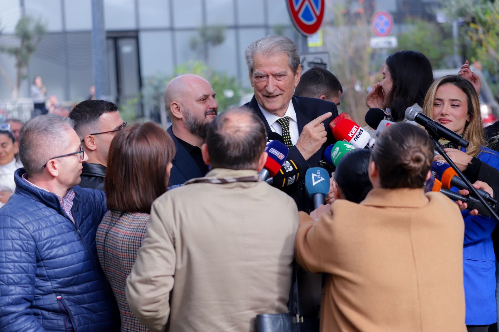 Berisha-gazetarëve: Urdhri për të qëlluar është në mendjen tuaj dhe të atyre që trillojnë