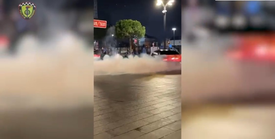 Drift në mes të Bulevardit të ri të Tiranës, policia shkon me karrotrec