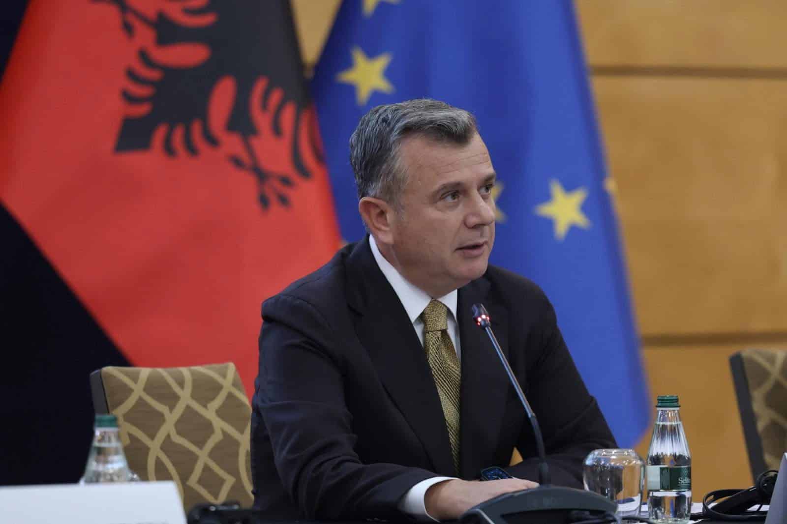 Ta shpif ky Sekretariati i Etikës: Legjitimon gjuhën dhe ‘tregun’ e Ballës, ndëshkon Berishën se kërkoi transparencë