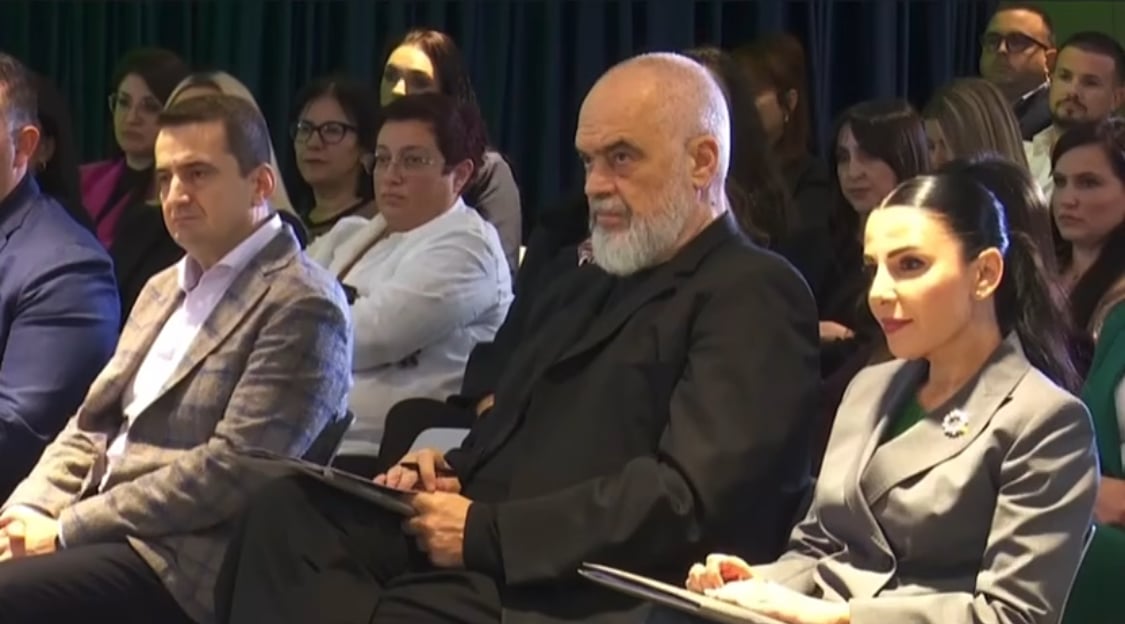 Regjia e OSHEE, dritë mbi Belindën dhe hije mbi Ramën. Zyra e Kryeministrit nuk poston foto së bashku