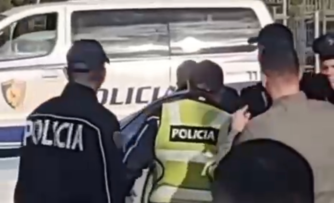 Qëllohet për vdekje miku i Emiljano Shullazit, atentat në Rinas. Makina nuk hapej për 10’