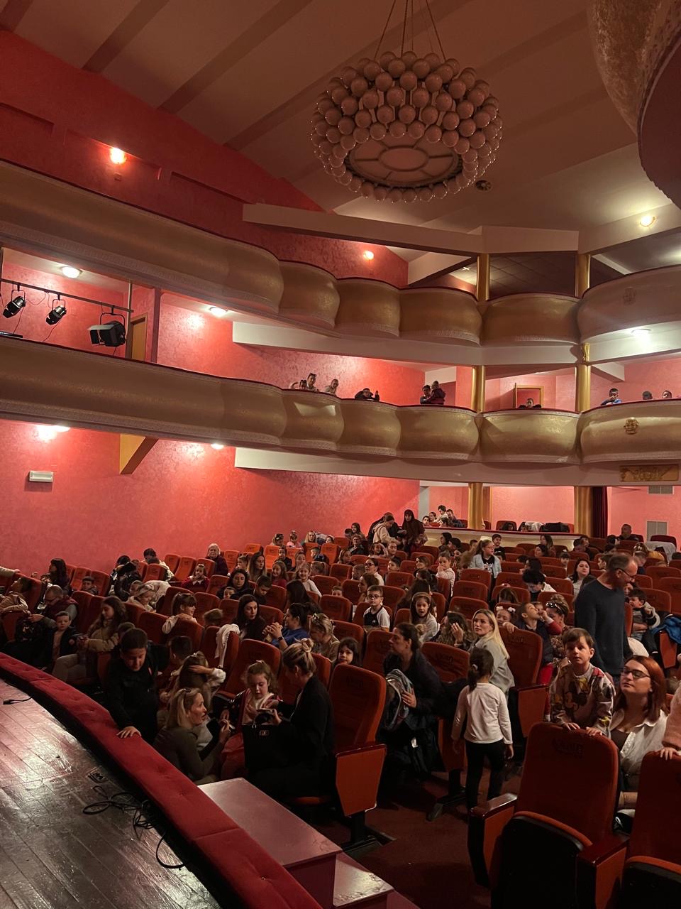 Kësulkuqja vjen në Elbasan – shfaqje argëtuese për fëmijët këtë fundjavë në teatrin “Skampa”