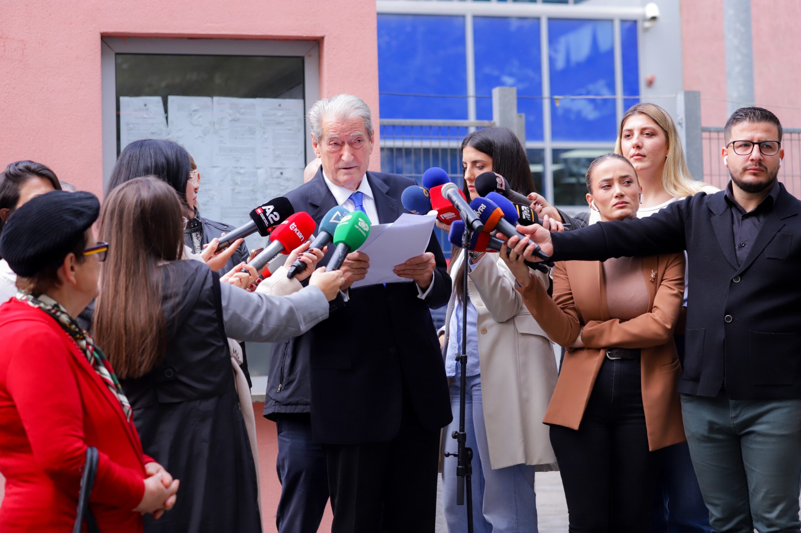 Skandali/ Berisha publikon dokumentin: Policia greke vërteton ekspulsin e Irenës me 5 mbiemra