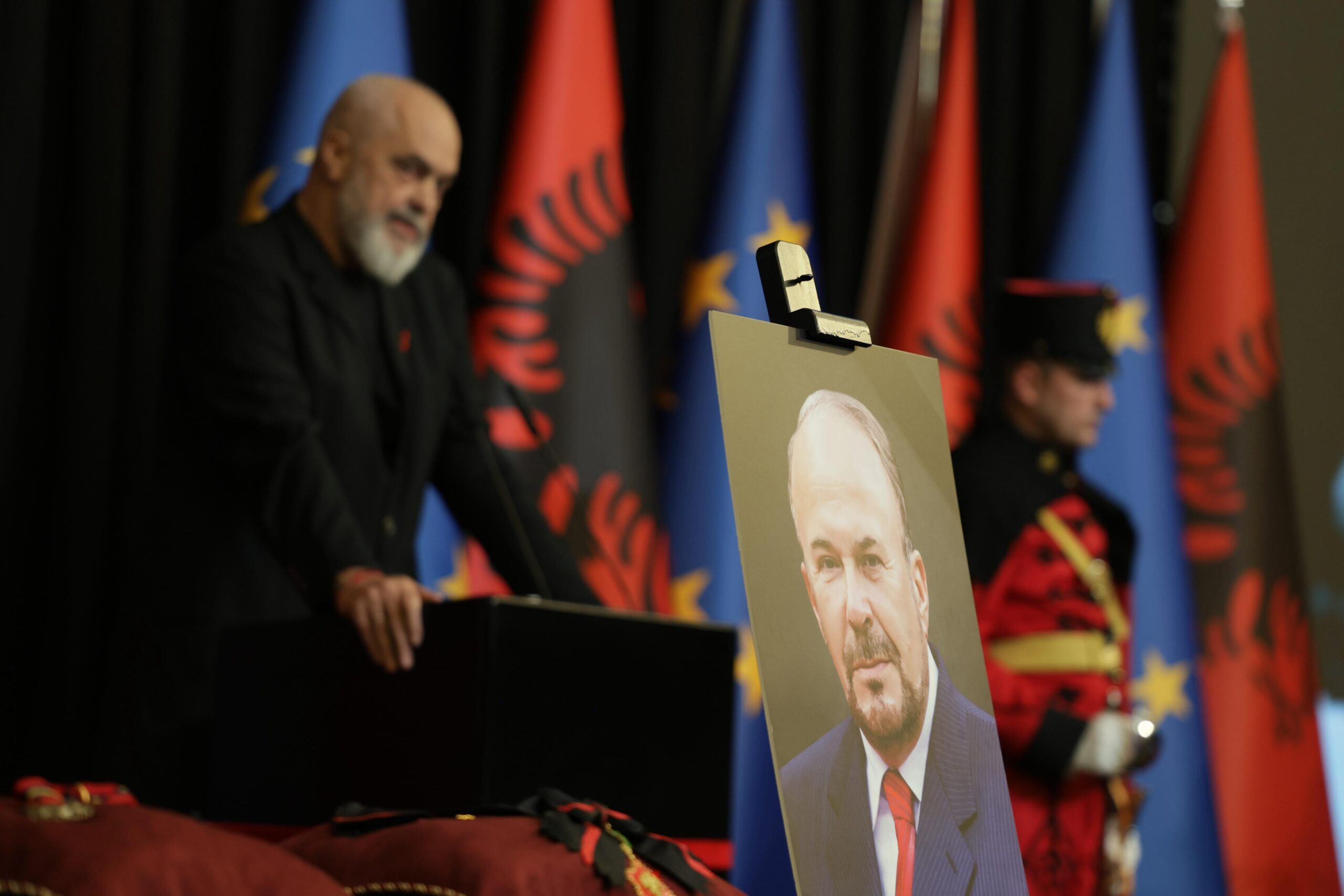 FJALA E PLOTË/ Fjalimi i Ramës në përcjelljen e Nanos, mungesë pendese për refuzimin si President, risjell takimin me Millosheviq në një dritë të re