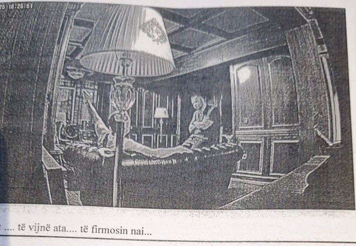 Pamje filmike nga takimet e Ergys Agasit me Ermal Beqirin dhe Mirlinda Karçanajn në zyrën e Agasit