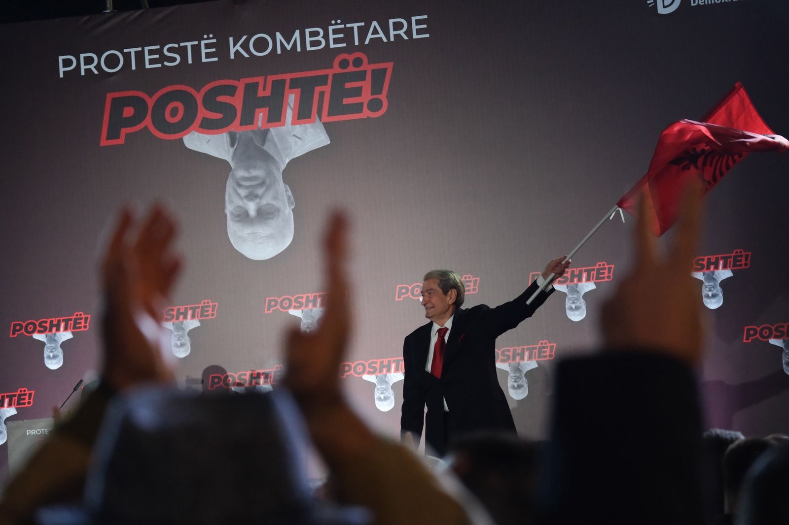 “Rama na ka shpallur luftë, ne do i shpallim luftë! Nuk do i ndahemi as në Surrel”