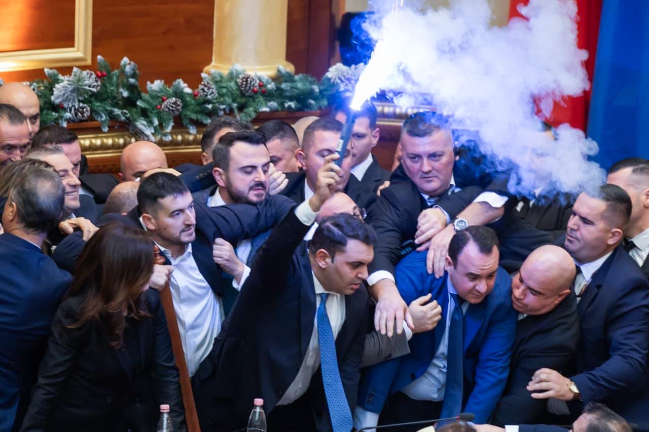 Berisha: Nuk ka parlament pa dorëzuar kriminelët! Silleni Palloshin këtu!