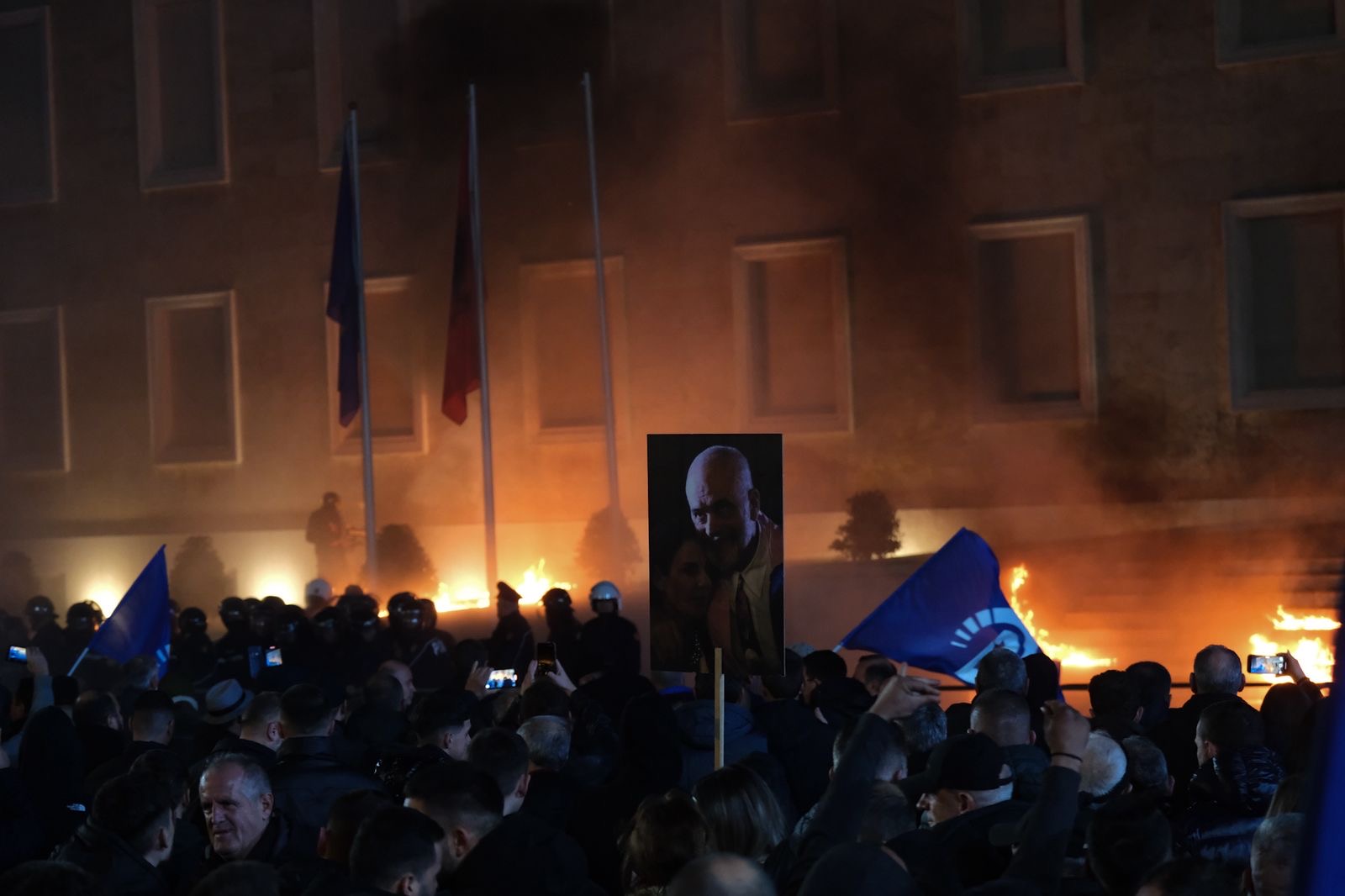 Protesta e opozitës në Shqipëri jehonë në mediat ndërkombëtare: Kërkohet largimi i qeverisë pas akuzave për korrupsion