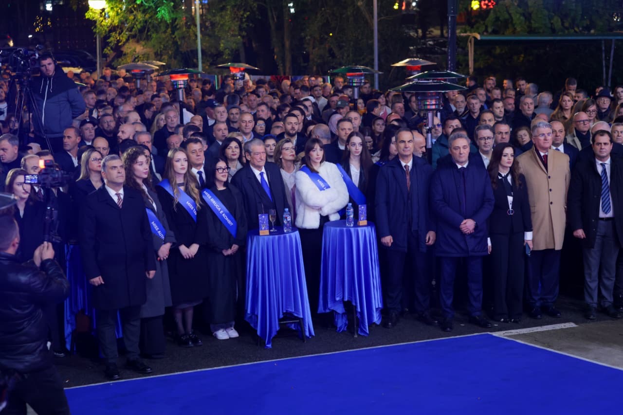 Berisha nderon themeluesit dhe kontribuuesit e PD ndër vite, nga Hajdari e Pashko tek Olldashi e Bogdani
