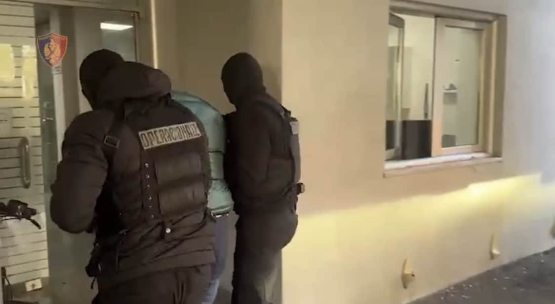 VIDEO/ Momentet e arrestimit të grupit të drogës së Fush Krujës, 3 nga familja Rraja