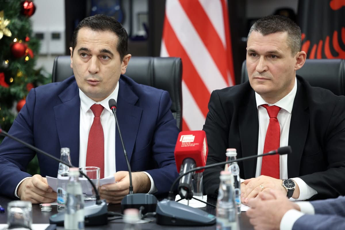 Klodian Braho merr drejtimin e SPAK, ceremonia e transferimit të zyrës. Premtimet e kreut të ri