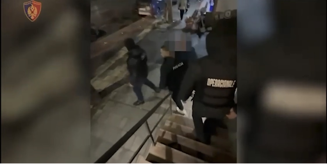 Tregtarët me pakicë të së bardhës në Tiranë tronditen, 22 të arrestuar nga Blloku në Astir