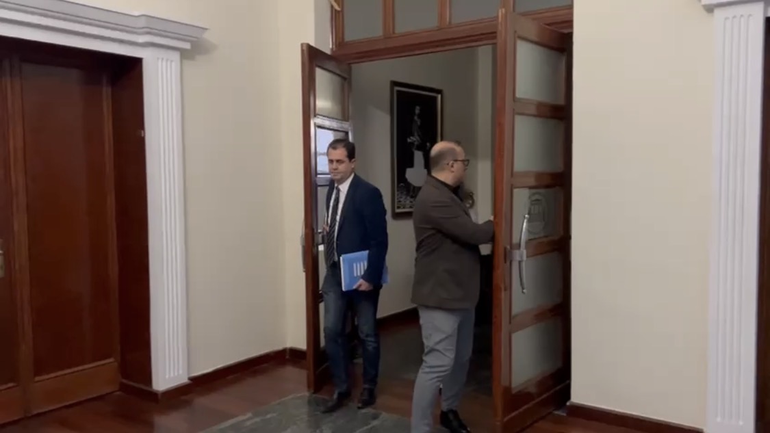 Peleshi mbyll dyert e Kuvendit me çelës për deputetët e opozitës