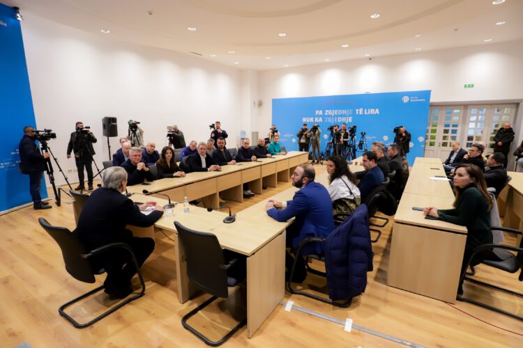 “Gjykatës Kushtetuese ia ka imponuar vendimin për Lubi Ballukun”