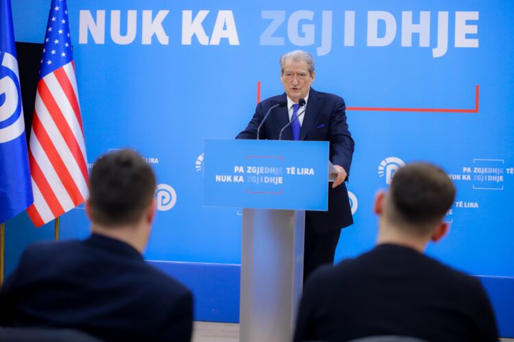 “Rama shëtit si i vdekuri me të gjallin me Lubi Ballukun”, Berisha cakton datën e protestës së re