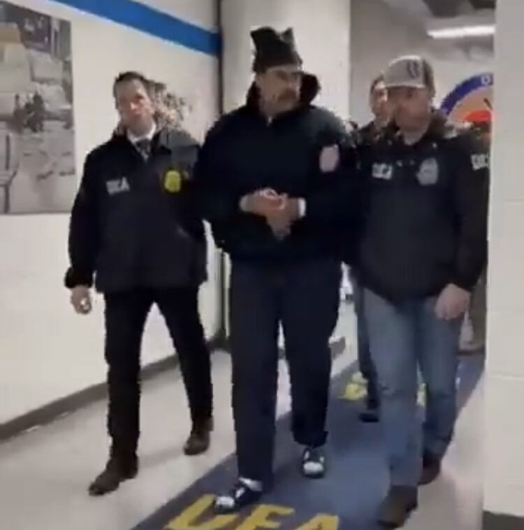 Maduro mbërrin në burgun e Nju Yorkut, uron gardianët për vitin e ri