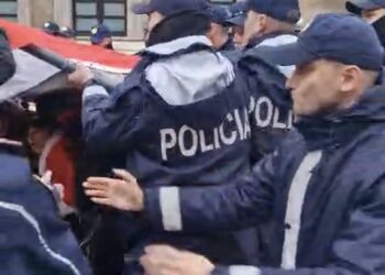 Policia rrëmben çadrën e protestuesve para zyrës së Ramës