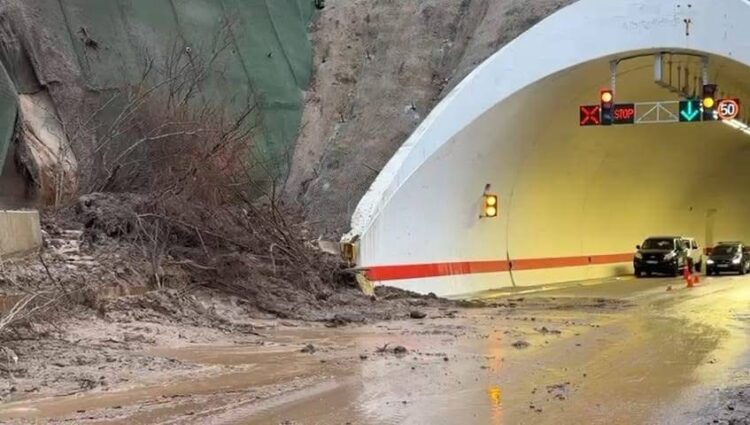 Shembja në Qukës Qafë Plloçë goditi një makinë, rruga qindramilionë euro me korrupsion