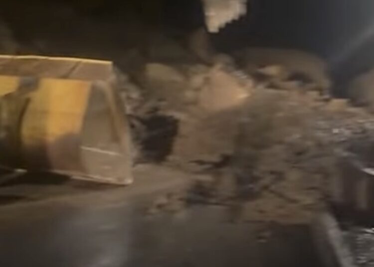 Shembje të tjera në rrugën Qukës-Qafë Plloçë. Bllokohet qarkullimi