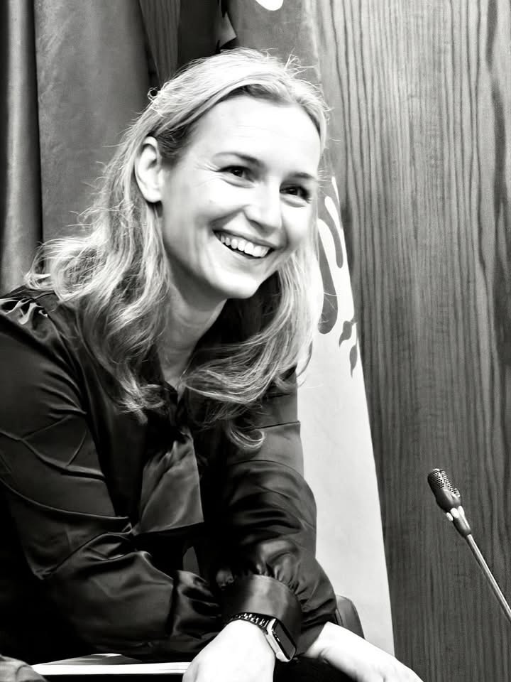 Lea Ypi: Llaçin e shpifjeve dhe pluhurin e konspiracioneve biografike t’i kam lënë në derë