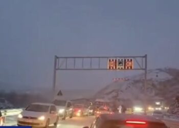 RRUGA E ARBRIT/ Nuk hedhin kripë në rrugë, pastaj kur mbulohet nga bora nxjerrin borëpastruese