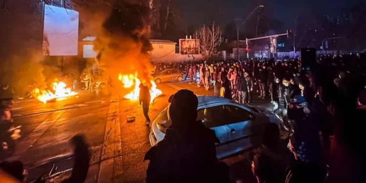 Irani në kaos, burime paraprake: mbi 400 viktima nga protestuesit, spitalet të mbingarkuara