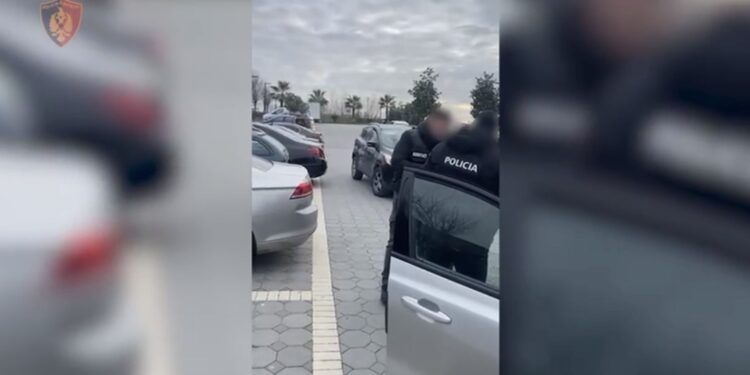 Kapet ngarkesa me kanabis, 60 mijë euro vlera e thasëve në makinë