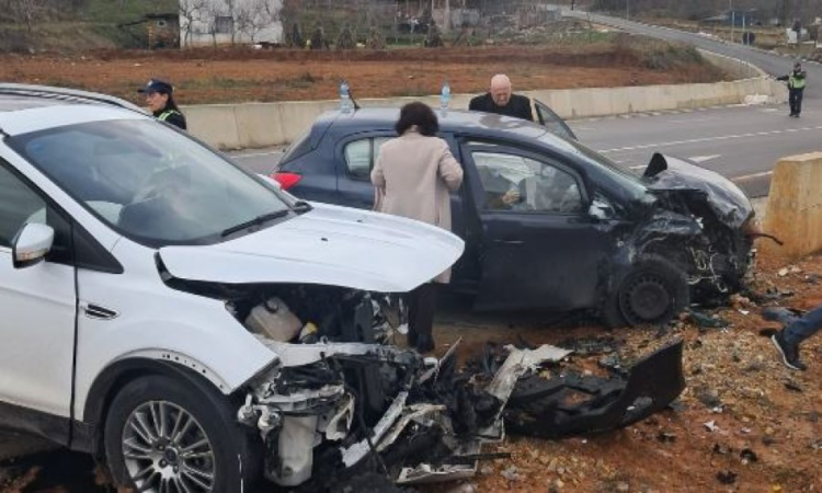 4 të lënduar në rrugën Maqellarë-Peshkopi, 2 çifte përfundojnë në spital