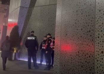 Goditet një Call Center në Tiranë, 10 persona në pranga