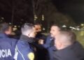 Të bllokuar nga efektet e gazit të policisë, agjentët ua vënë prangat protestuesve. Përplaset deputeti Xhaferri