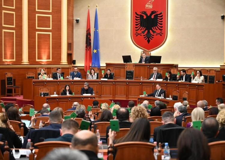 Seancë maratonë e Kuvendit, ndryshimet në Kodin Penal kalojnë në orarin e gjumit të parë